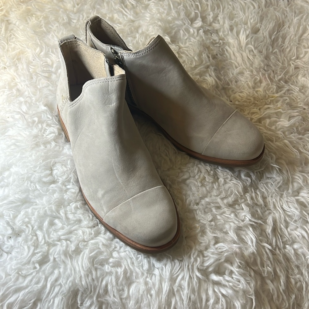 Timberland beige booties size 7